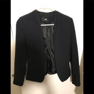 NWOT H&M black blazer in size 2